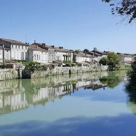 Апартаменты Le Duplex Du Centre - Ideal Pour Un Sejour Detente ! Saint-Savinien