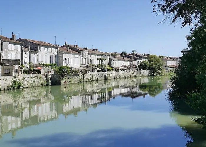 Apartamento Le Duplex Du Centre - Ideal Pour Un Sejour Detente ! Saint-Savinien